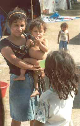 refugees.jpg (19921 bytes)
