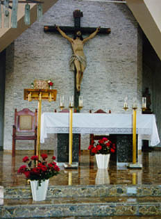 altar.jpg (27915 bytes)