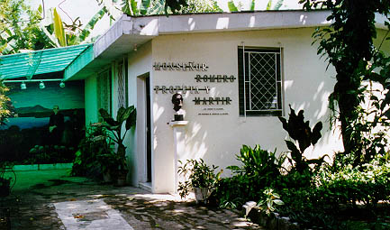 romerohouse.jpg (50566 bytes)