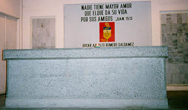 tomb.jpg (25068 bytes)