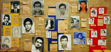 wall7.jpg (41602 bytes)